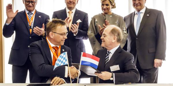 Samenwerkingsovereenkomst Medizintechnik Holland met Medical Valley EMN