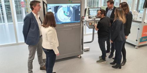 Hexagon introduceert geavanceerde Machine Trainer binnen het Factory of the Future Experience Center