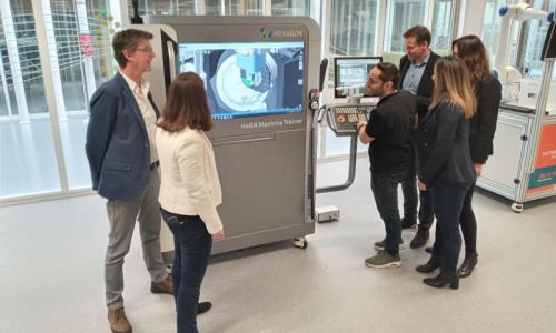 Hexagon introduceert geavanceerde Machine Trainer binnen het Factory of the Future Experience Center