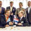 Koningspaar aanwezig bij ondertekening derde samenwerkingsovereenkomst Medizintechnik Holland