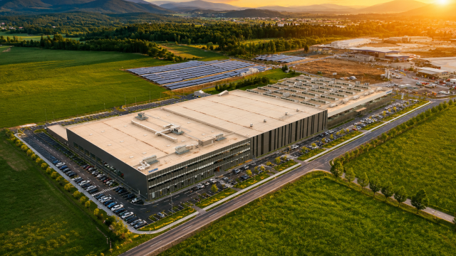 Yaskawa opent nieuw distributiecentrum voor robots en productiefaciliteit voor robotsystemen in Kočevje (Slovenië)