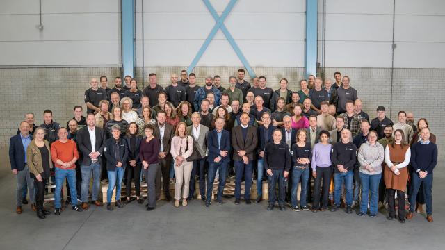 ROYAL MEILINK FOCUST OP GROEI EN VERKOOPT SEMICON-ACTIVITEITEN