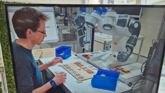 Projection Assisted Assembly & Service